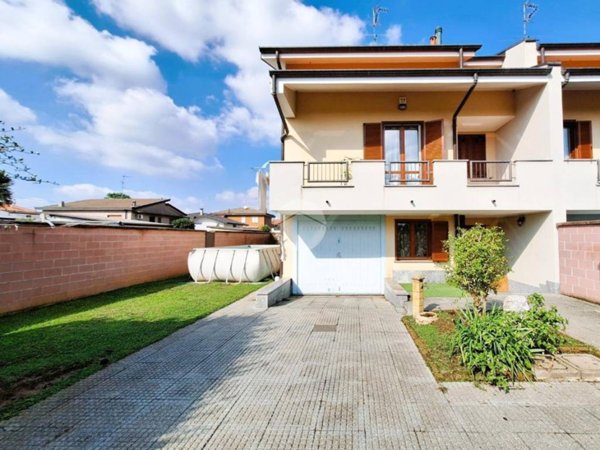 casa indipendente in vendita a Mesero