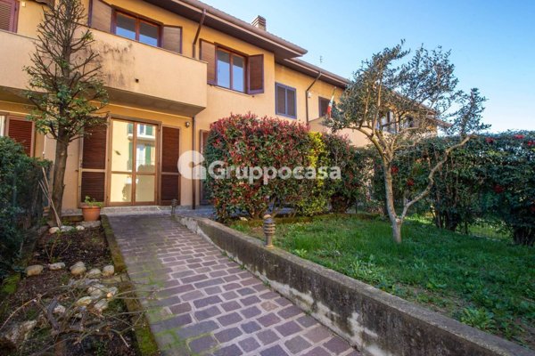 casa indipendente in vendita a Mesero