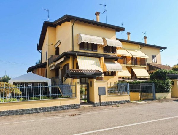 casa indipendente in vendita a Mesero