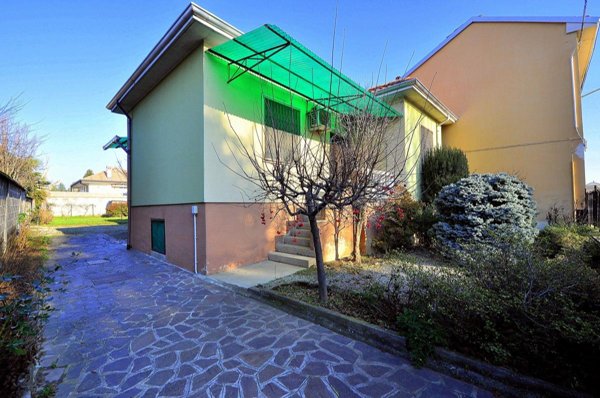 casa indipendente in vendita a Mesero