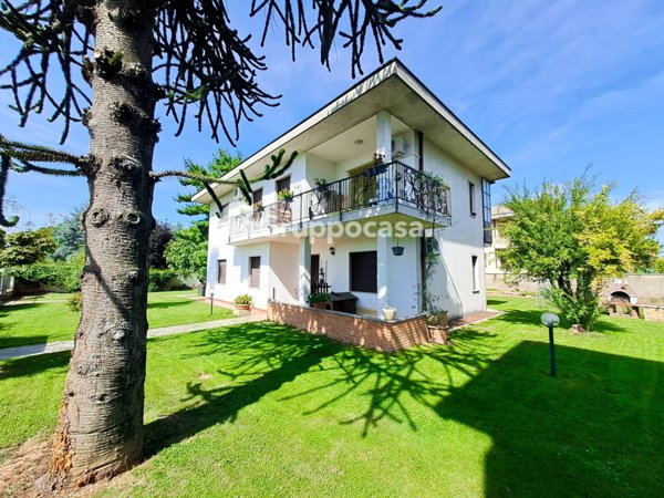 casa indipendente in vendita a Mesero