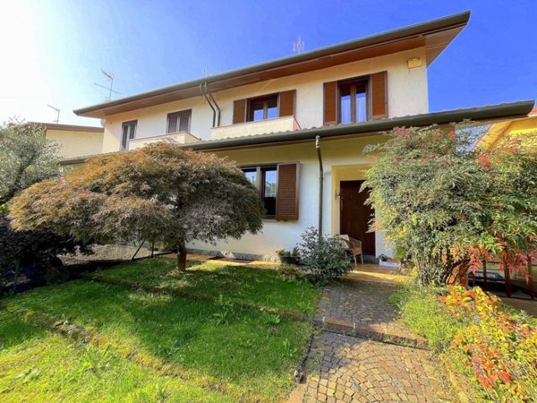 casa indipendente in vendita a Mesero