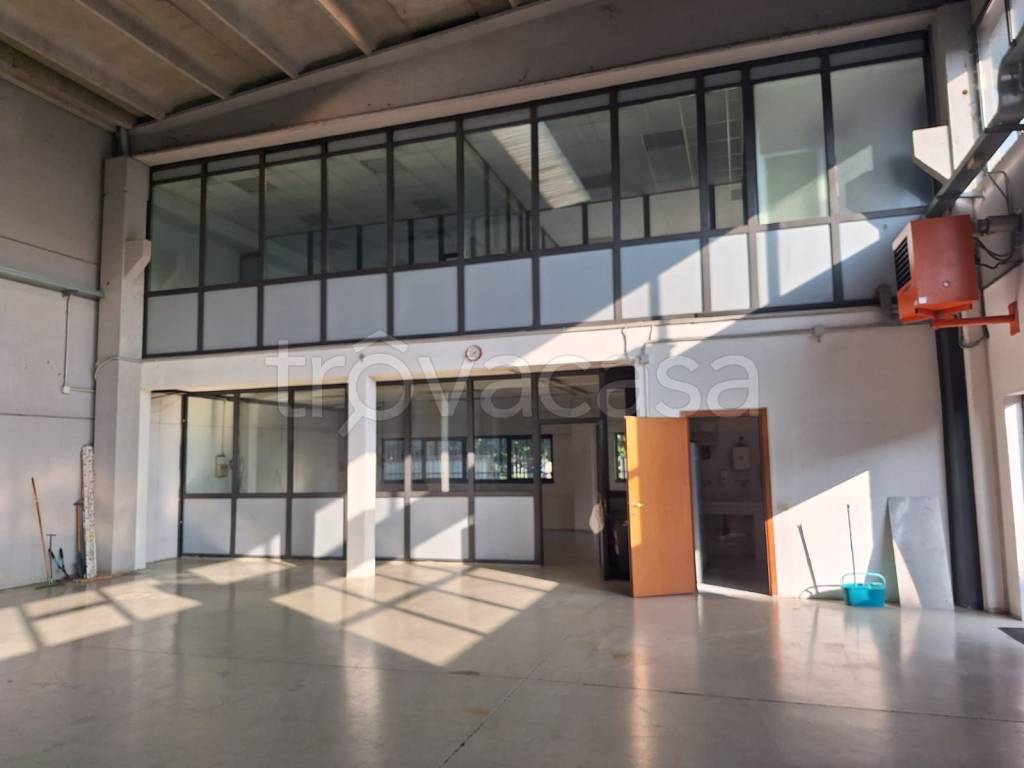 locale commerciale in vendita a Mesero