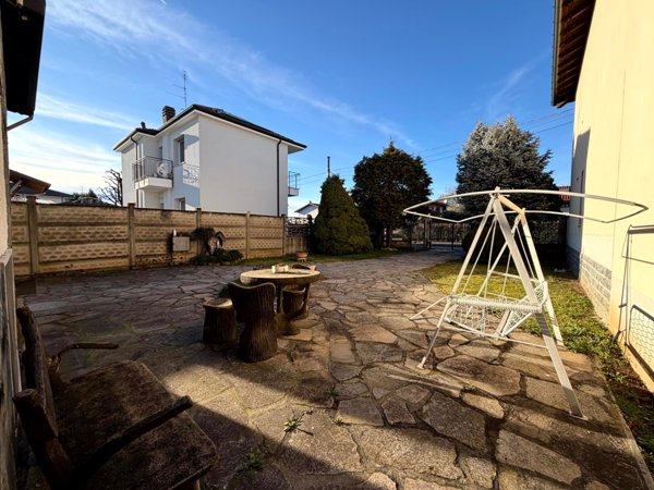 casa indipendente in vendita a Mesero