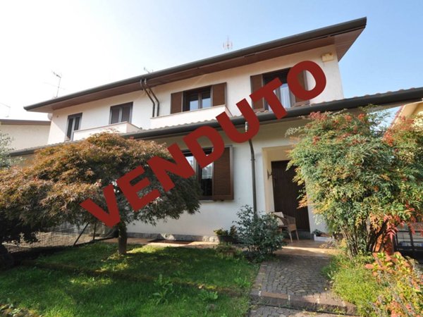 casa indipendente in vendita a Mesero