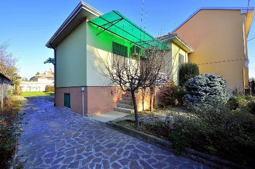 casa indipendente in vendita a Mesero