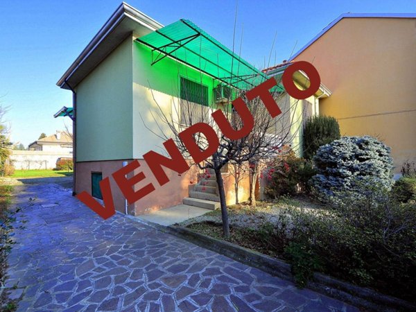 casa indipendente in vendita a Mesero