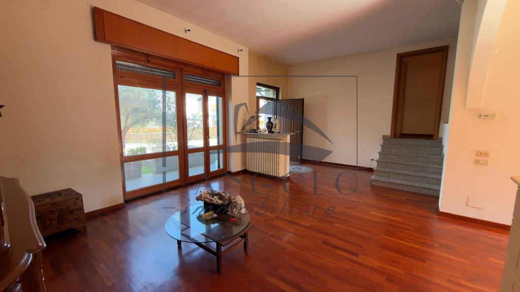 casa indipendente in vendita a Mesero