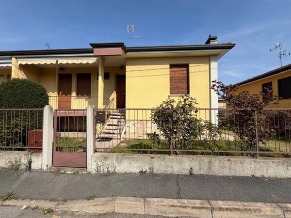 casa indipendente in vendita a Mesero