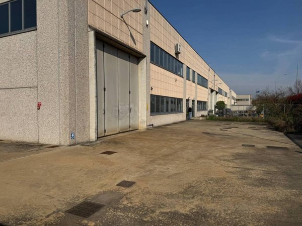 locale commerciale in vendita a Mesero