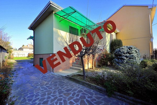 casa indipendente in vendita a Mesero