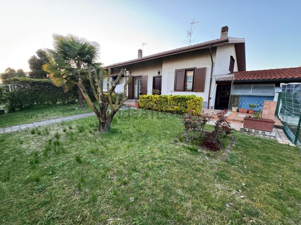 casa indipendente in vendita a Mesero