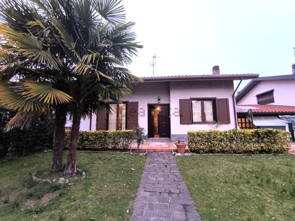 casa indipendente in vendita a Mesero
