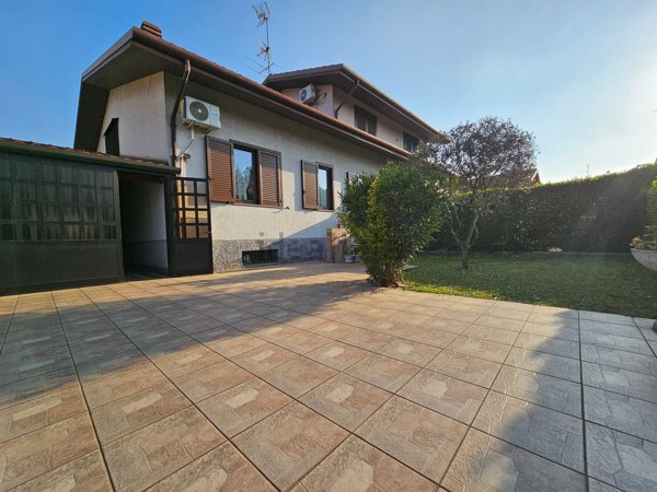 casa indipendente in vendita a Mesero