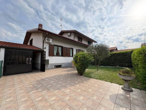 casa indipendente in vendita a Mesero