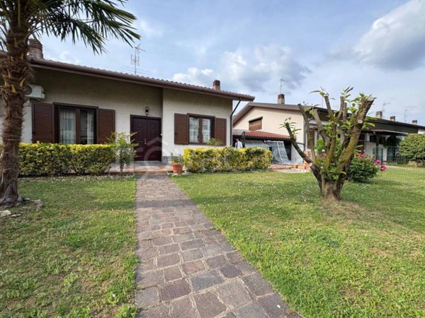 casa indipendente in vendita a Mesero
