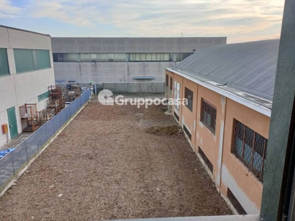 locale commerciale in vendita a Mesero