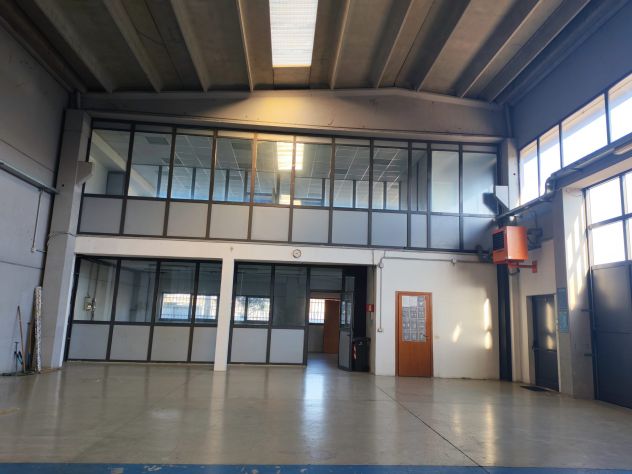 locale commerciale in vendita a Mesero