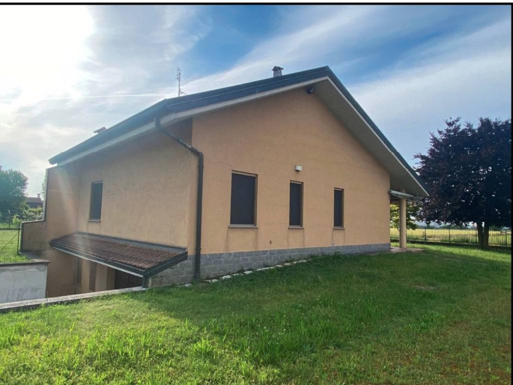 casa indipendente in vendita a Mesero