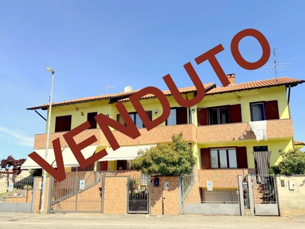 casa indipendente in vendita a Mesero