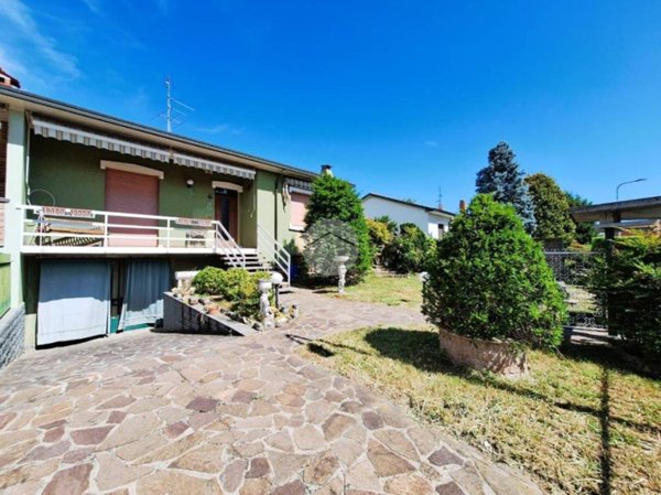 casa indipendente in vendita a Mesero