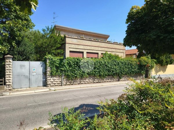 casa indipendente in vendita a Mesero