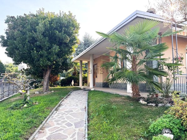 casa indipendente in vendita a Mesero