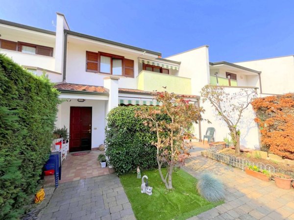 casa indipendente in vendita a Mesero
