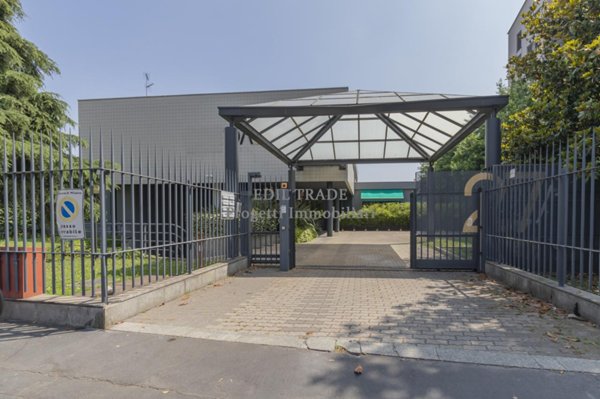ufficio in vendita a Milano in zona Piazzale Lodi