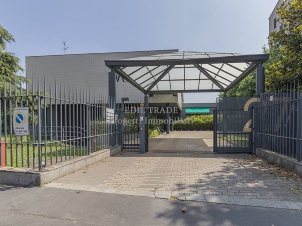 ufficio in vendita a Milano in zona Corvetto