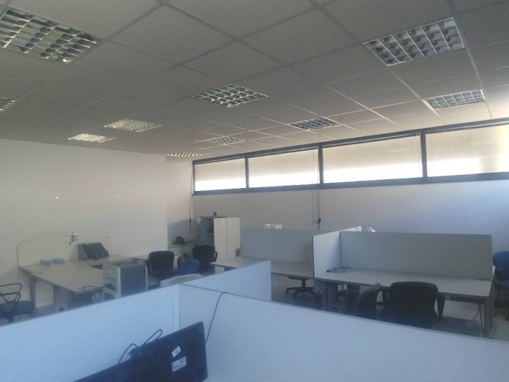 ufficio in vendita a Milano in zona Gallaratese
