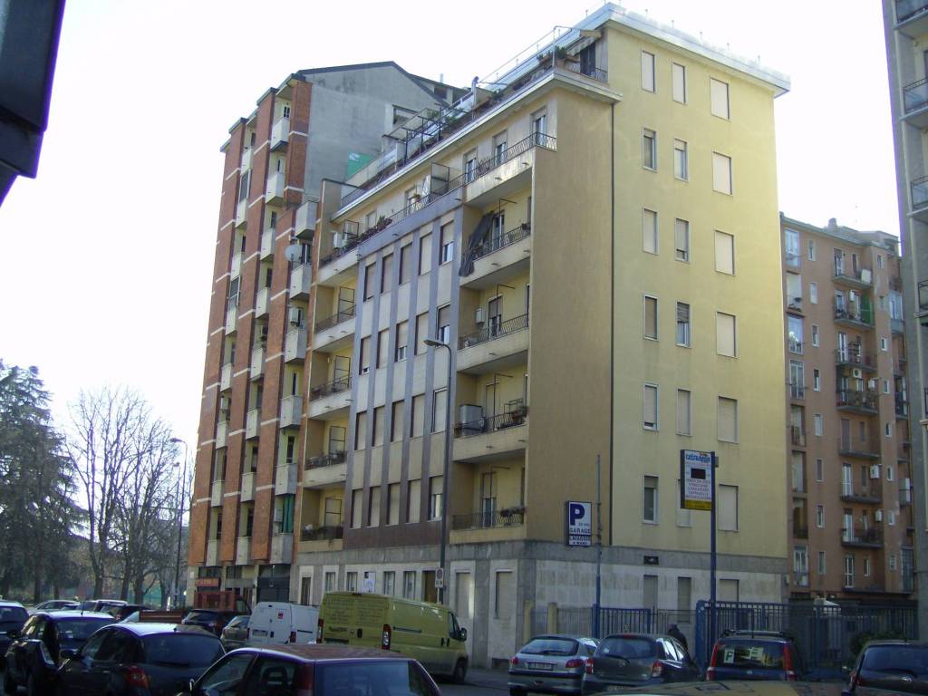 appartamento in vendita a Milano in zona Famagosta