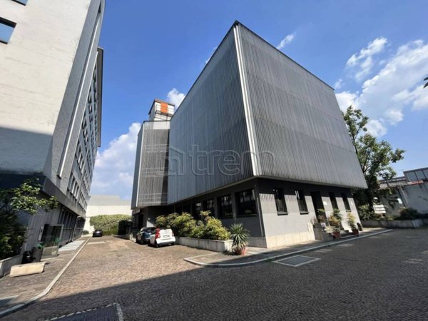ufficio in vendita a Milano in zona Affori
