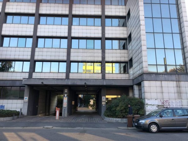 ufficio in vendita a Milano in zona Affori