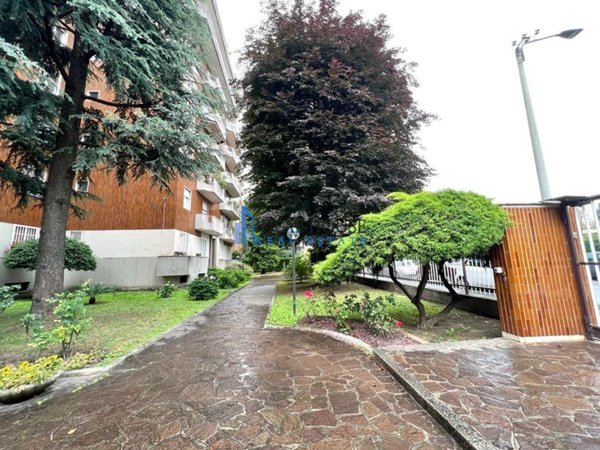 appartamento in vendita a Milano in zona Famagosta