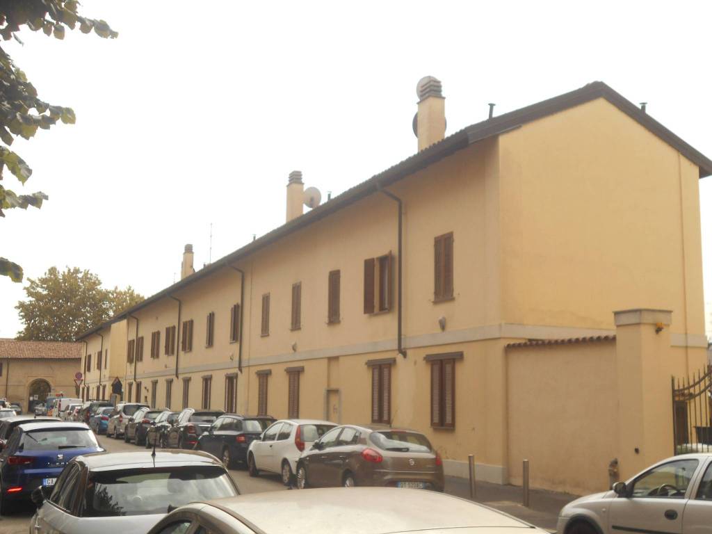 casa indipendente in vendita a Milano in zona Barona
