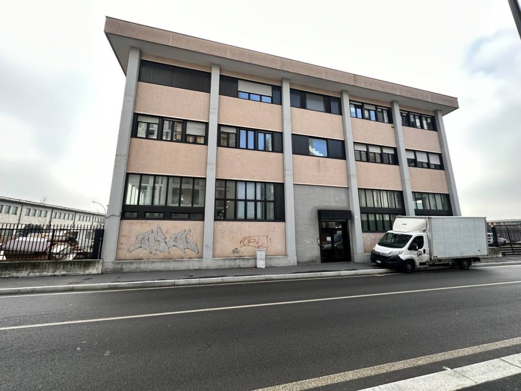 ufficio in vendita a Milano in zona Affori