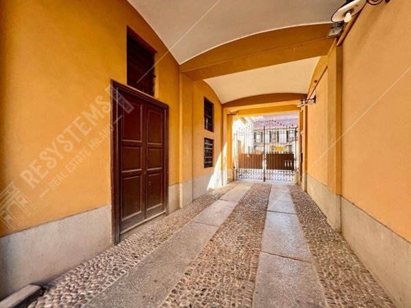 appartamento in vendita a Milano in zona Porta Genova