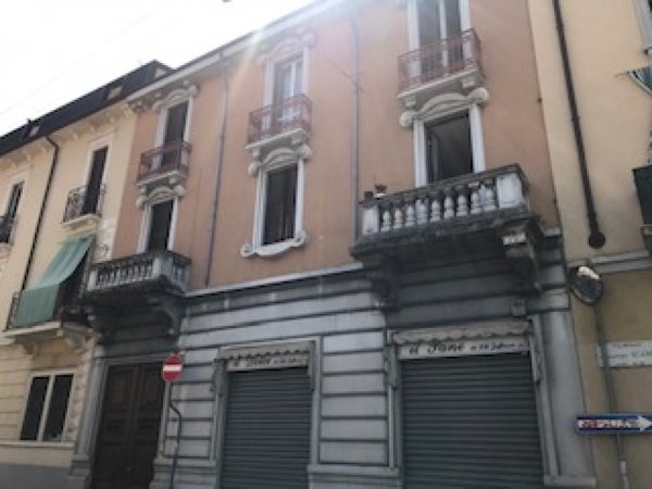 intera palazzina in vendita a Milano in zona Baggio