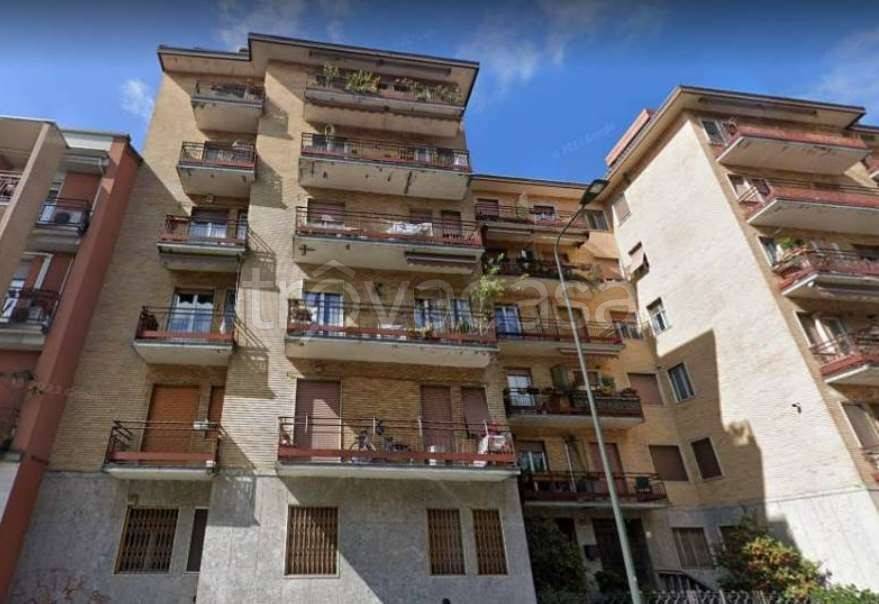 appartamento in vendita a Milano in zona Baggio