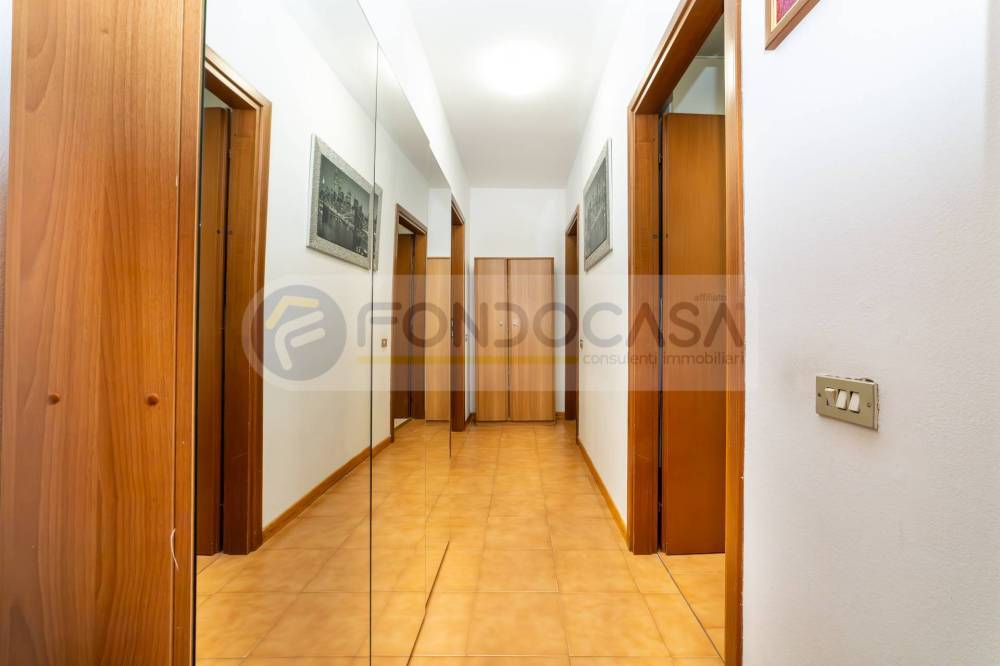 appartamento in vendita a Milano in zona Adriano