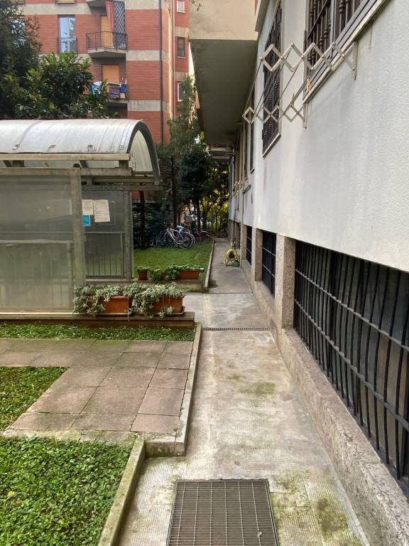 locale commerciale in vendita a Milano