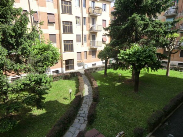 appartamento in vendita a Milano in zona Baggio