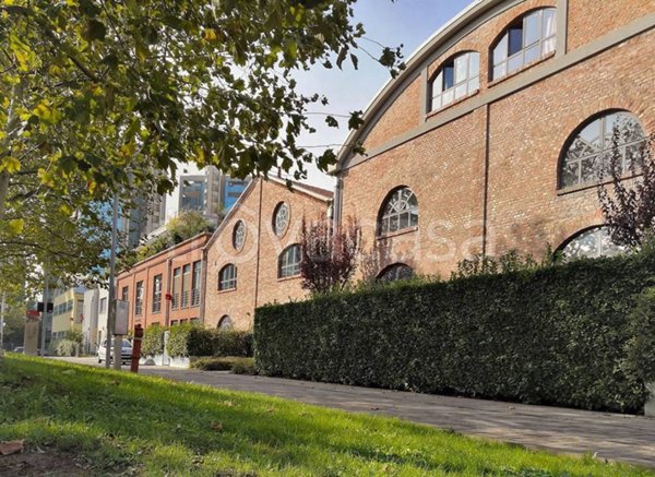 ufficio in vendita a Milano in zona Barona