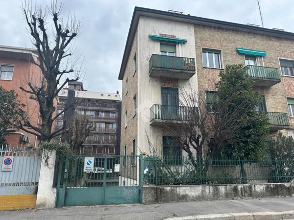 ufficio in vendita a Milano in zona Maciachini