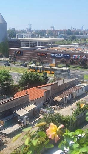 negozio in vendita a Milano in zona Precotto