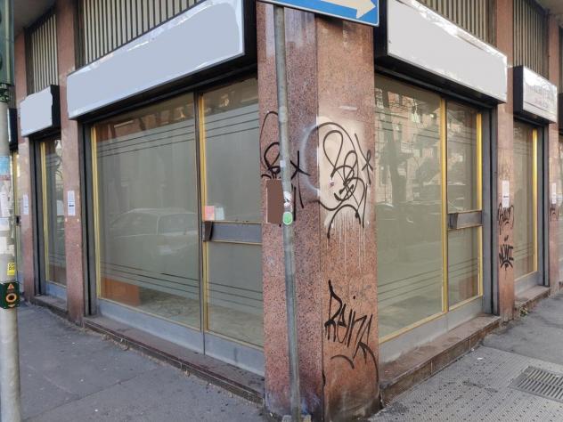 negozio in vendita a Milano in zona Lambrate