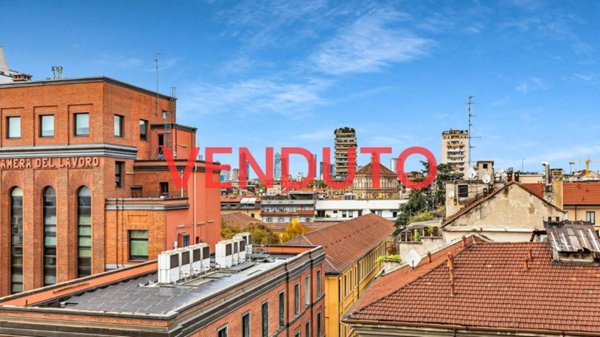 appartamento in vendita a Milano in zona Guastalla