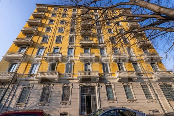 appartamento in vendita a Milano in zona Guastalla