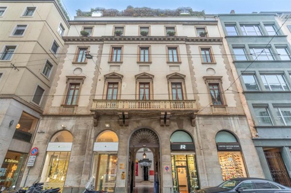appartamento in vendita a Milano in zona Sant'Ambrogio